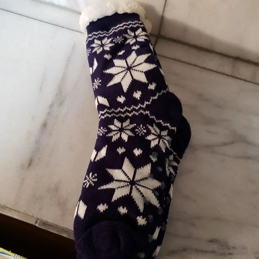 Ladies Cabin Sherpa Cuff Snowflake Design Navy White  Slipper Socks 8.5-10